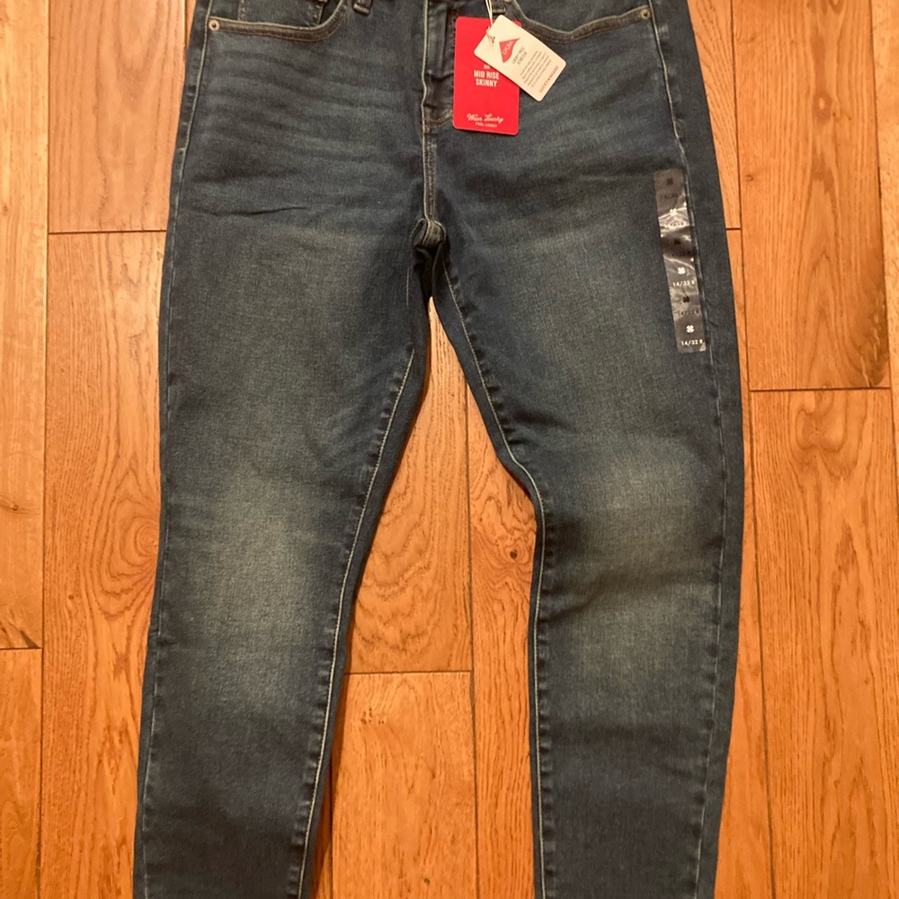 Never worn Lucky Brand Ava mid rise skinny jeans